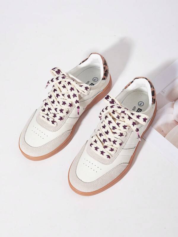 1 paire de lacets plats en coton de 120 cm avec motif d'étoiles estampées à chaud, convient pour les chaussures casual, les baskets et les accessoires