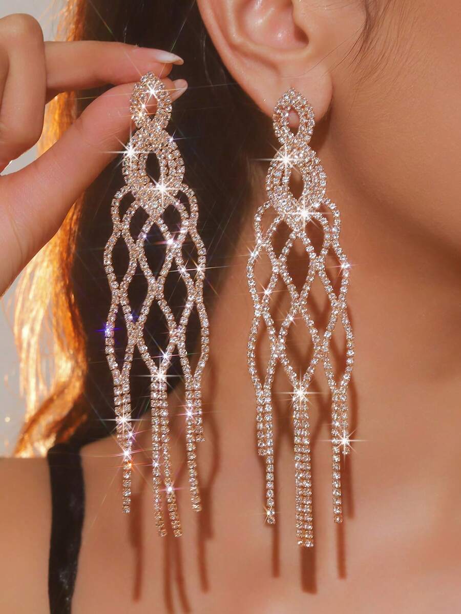 زوج من أقراط الأنيقة الكريستالية المرصعة بالراين ستون بتصميم قطرة المياه الهندسي باللون الذهبي والفضي مع شرابات، مناسبة للأداء المسرحي والحفلات الراقية والملابس الرسمية - أقراط شرابة طويلة جدًا من الماس وحجر الراين - مشاهدة 1