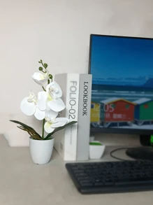 Planta de orquídea Phalaenopsis simulada en maceta de cerámica blanca, adorno de decoración del hogar, Navidad