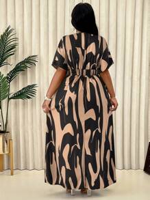 大码女式 V 领几何印花蝙蝠翼短袖休闲连衣裙（随机图案），适合夏季