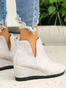 2024 New Design Minimalist V-Cut Fashion Casual Wedge Short Boots