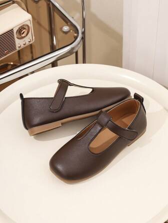1 双棕色女童平底鞋，PU 材质，带钩环可调节设计，圆头，TPR 防滑鞋底，轻便舒适，纯色时尚芭蕾平底鞋，适合 5-14 岁小学生/中学生，适合校园和户外休闲穿着，四季皆宜
