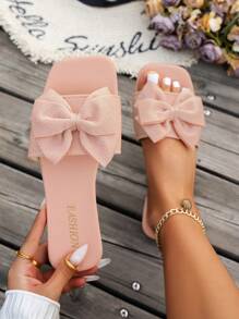 新款粉色女士凉鞋，时尚可爱轻便蝴蝶结装饰方头平底鞋，布料材质，适合学生、日常生活和派对