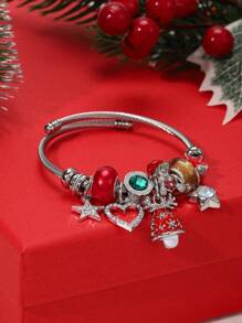 Coffret de bracelets à perles DIY pour cadeaux de Noël. Comprend les designs d'arbre de Noël, de canne en bonbon, de bonhomme de neige, de boîte-cadeau, de renne et de flocon de neige. Superbes cadeaux de Noël pour les enfants, la famille et les amis