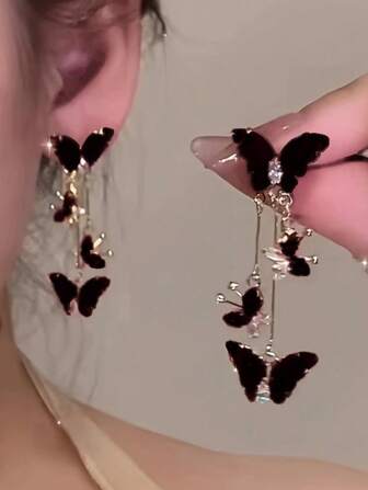 1 对别致的黑蝴蝶长流苏耳环，适合日常佩戴