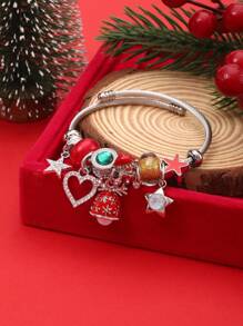 Coffret de bracelets à perles DIY pour cadeaux de Noël. Comprend les designs d'arbre de Noël, de canne en bonbon, de bonhomme de neige, de boîte-cadeau, de renne et de flocon de neige. Superbes cadeaux de Noël pour les enfants, la famille et les amis