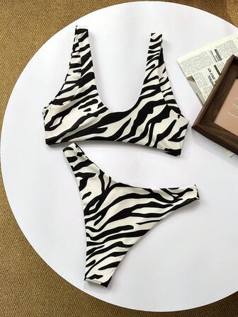 Slumpmässigt tryckta kvinnor 2 delar bikiniset, för sommarstrandsemester