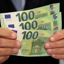 1pc Pingente de Euro de Natal, Presente de Natal, 50pcs147*81mm100 Euro Banknote, Réplica de Euro Banknote em Tamanho Real, Mini Banknote Party Game Props Podem Ser Usados como Adereços de Filme, Decoração de Festa, Brincadeiras, Artesanato de Origami de Moeda, Moeda de Cópia, Moeda Falsa, Dólar Falso, Notas Falsas, Réplica Mini e Tamanho Normal de Denominações de 100 Euros, Agite Sua Fortuna! Alguns Estilos São Aleatórios! (Estilo, Código Aleatório, Estilo de Fonte de Impressão Aleatório)