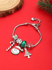 Coffret de bracelets à perles DIY pour cadeaux de Noël. Comprend les designs d'arbre de Noël, de canne en bonbon, de bonhomme de neige, de boîte-cadeau, de renne et de flocon de neige. Superbes cadeaux de Noël pour les enfants, la famille et les amis