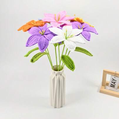 prosperous day 1 pièce Bouquet de lys coloré tricoté à la main, tricoté à la main avec de la laine, bouquet fait main terminé. Sans goût et, fournitures pour arrangements floraux, décoration de table créative pour le bureau/le salon/la chambre/la maison. Cadeaux uniques tricotés à la main pour épouse/sœur/mère/petite amie/camarade de classe. Accessoires photo, décoration d'événements de fête. Convient pour la décoration de la fête des mères/la Saint-Valentin/l'anniversaire. Saint-Valentin, cadeau de remise des diplômes