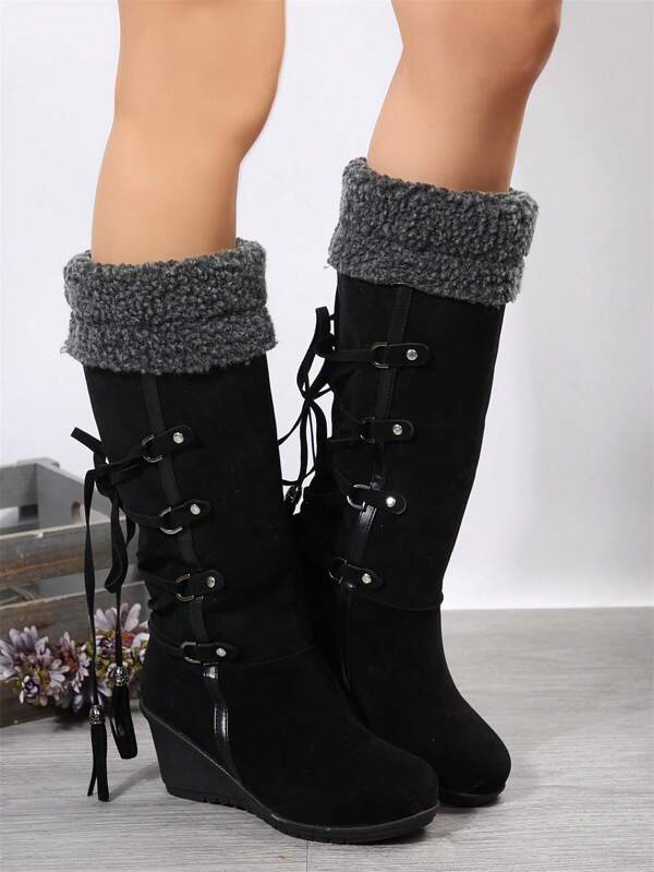 بوت نسائية بكعب منصة، بوت طويلة مبطنة بفرو اصطناعي مع ربطة خلفية وشراريب، بوت ثلج من الجلد الأحمر الدافئة، بوت أوروبية بلون أسود، تصغر بنصف مقاس