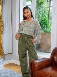 (Einheitsgröße) Zora gestreifter gestrickter Cardigan in Gold & Silber. Dieser gestreifte gestrickte Weste bietet einen eleganten und bequemen Stil dank ihrer Länge und langen Ärmel. bunte Streifen verleihen Ihrem Outfit einen Farbakzent. Aus hochwertigem Strickstoff gefertigt, ist diese Weste sowohl warm als auch weich anzufühlen. Perfekt für kühle Herbst- und Wintertage. - graubraun - Übersicht 2