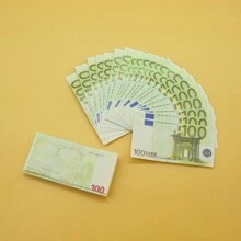 1pc Pingente de Euro de Natal, Presente de Natal, 50pcs147*81mm100 Euro Banknote, Réplica de Euro Banknote em Tamanho Real, Mini Banknote Party Game Props Podem Ser Usados como Adereços de Filme, Decoração de Festa, Brincadeiras, Artesanato de Origami de Moeda, Moeda de Cópia, Moeda Falsa, Dólar Falso, Notas Falsas, Réplica Mini e Tamanho Normal de Denominações de 100 Euros, Agite Sua Fortuna! Alguns Estilos São Aleatórios! (Estilo, Código Aleatório, Estilo de Fonte de Impressão Aleatório)