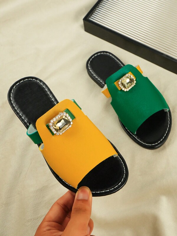 儿童休闲水钻装饰一脚蹬平底防滑拖鞋，儿童可爱沙滩凉鞋