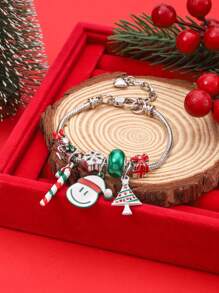 Coffret de bracelets à perles DIY pour cadeaux de Noël. Comprend les designs d'arbre de Noël, de canne en bonbon, de bonhomme de neige, de boîte-cadeau, de renne et de flocon de neige. Superbes cadeaux de Noël pour les enfants, la famille et les amis