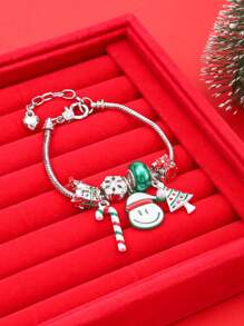 Coffret de bracelets à perles DIY pour cadeaux de Noël. Comprend les designs d'arbre de Noël, de canne en bonbon, de bonhomme de neige, de boîte-cadeau, de renne et de flocon de neige. Superbes cadeaux de Noël pour les enfants, la famille et les amis