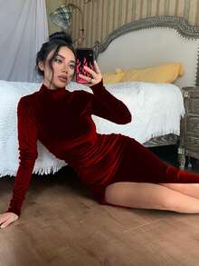 女款秋冬天鵝絨高領長袖修身百褶開衩洋裝，教師風格 - 酒紅色 - 查看 3