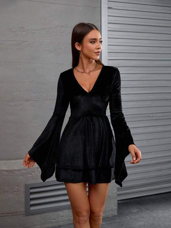 1pc 2024 New Arrival Europe & America Winter Women Flare Sleeve Round Neck Flare Hem Velvet Lurex Elegant Pleated Dress