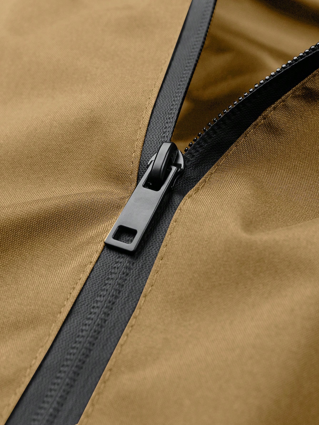 معطف رياضي أنيق وعملي نصف سحاب مقاوم للماء وللرياح