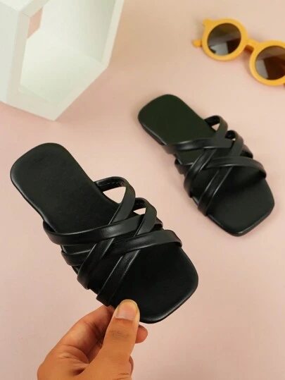 儿童女童简约时尚平底防滑休闲户外沙滩拖鞋，适合春夏季