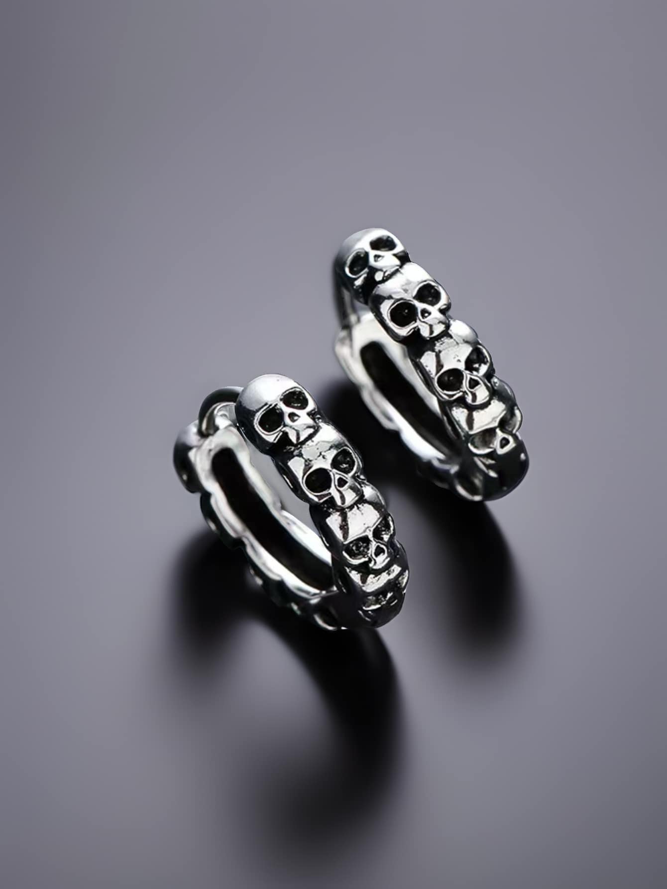 1 par de brincos de caveira com design de esqueleto de cobre para homens, brincos punk personalizados adequados para uso casual, férias, festas e presentes de fim de ano