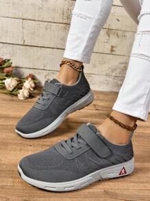 Letnie buty do chodzenia z siateczki, oddychające, wygodne, dla osób starszych, szerokie, z miękką podeszwą, antypoślizgowe, sportowe, codzienne, dla mężczyzn i kobiet w średnim wieku i starszych, nowe, lekkie, oddychające, z miękkim dnem, antypoślizgowe, sportowe, codzienne, dla par - Szary - Zobacz 3