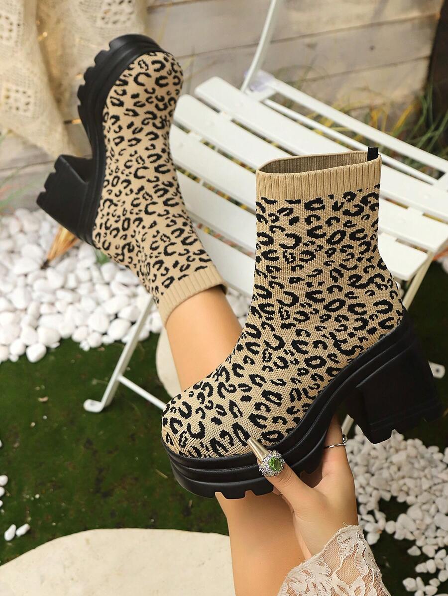 女士时尚厚底高筒靴、弹力紧身靴、高跟袜靴、踝靴、及膝靴、修身优雅高跟靴，颜色有黑色、卡其色和棕色 - 卡其豹紋色 - 查看 1