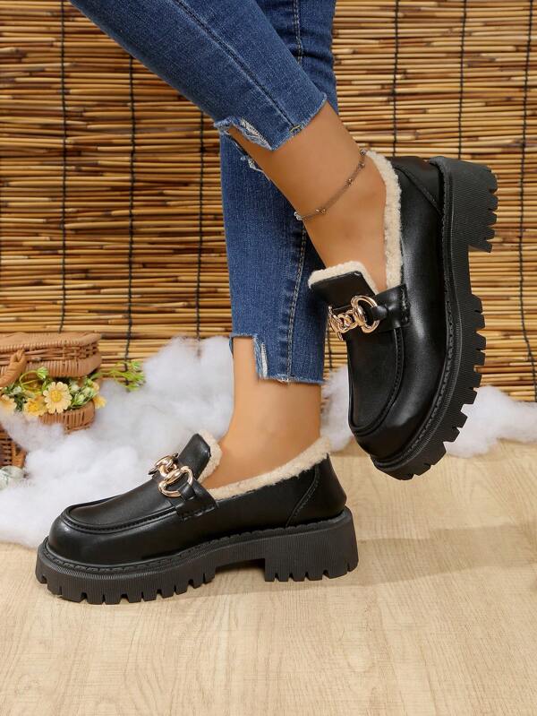 Novos sapatos de couro preto com sola grossa e forro térmico, mocassins femininos versáteis, estilo retrô francês, sola grossa, plus size, inverno, quente, estilo inglês, fivela de metal, sola macia e confortável, não abrasiva