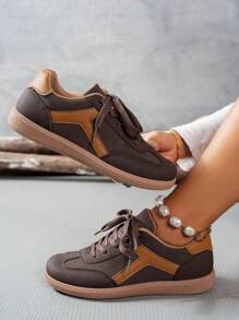 SHIHUA Casual sportschoenen voor dames, 2025 lente/herfst nieuw kleurblokkerend ontwerp, platte zool veelzijdige sneakers, comfortabele dagelijkse woon-werkverkeer eenvoudige witte schoenen, studenten schoenen, modieuze lage retro casual schoenen