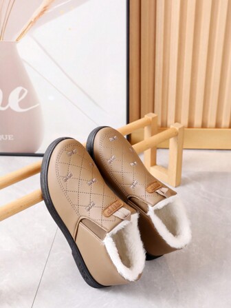 Botas de nieve tipo oruga forradas térmicamente, con suela antideslizante, de uso casual y cómodo. Modelo 2024