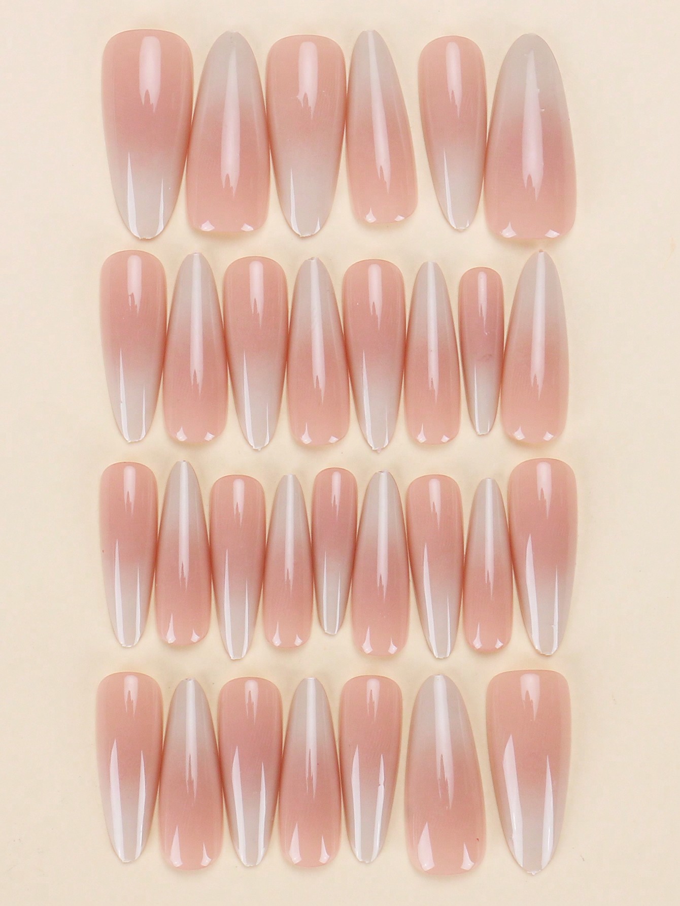 30 قطعة من بقع الأظافر الصناعية ذات الشكل اللوزي،...