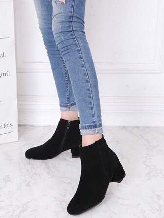 1 双女士时尚绒面简约方头高跟踝靴，带侧拉链，粗跟，加大码