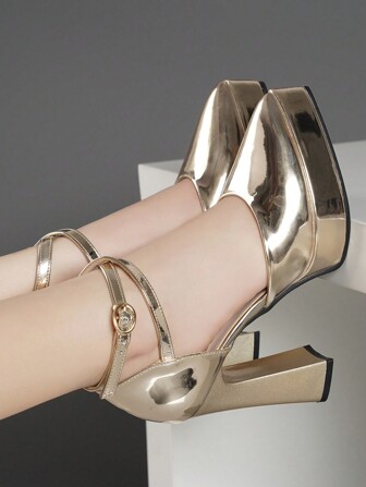 女士厚底高跟凉鞋，镂空设计，有粉色、杏色、白色、黑色、红色、银色、金色可选，时尚女士鞋