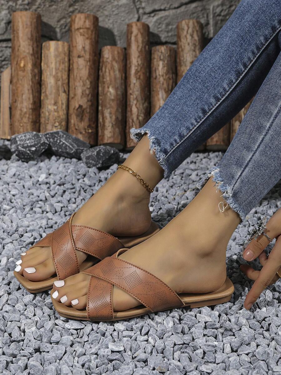 Brown Bohemian Style Woven Flat Sandals, Lightweight Non-Slip Beach Shoes, Random Floral Woven Pattern - Brown - View 1