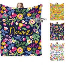 1 pièce Couverture en flanelle personnalisée avec fleur, Couverture de canapé avec votre nom personnalisé, Couverture commémorative douce et chaude pour des moments mémorables, Cadeau pour camarades de classe, amis, couple, mère et père, à utiliser pour la sieste, le camping, les voyages