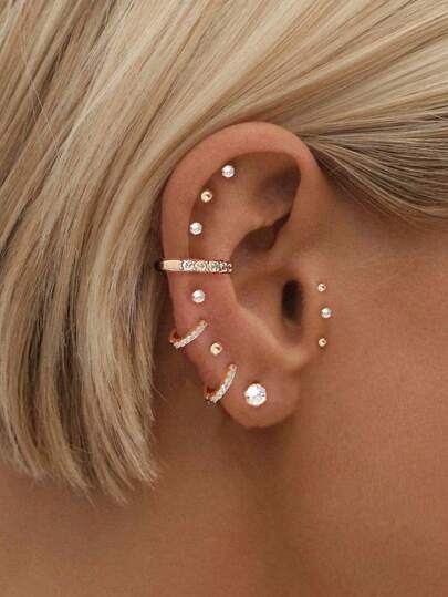 12 件套耳环：2 件全镶方晶锆石环圈、1 件方晶锆石耳骨夹、9 件方晶锆石耳钉