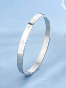 Star Detail Cuff Bangle