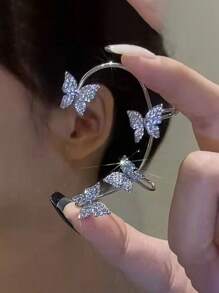 1 Piece Of Women's Pearl And Rhinestone Stud Earrings, Geometric Hollow Design, Alloy Material, Niche Design Earrings, Fashionable And Creative Jewelry, Suitable For Daily Wear By Women, Hoop Earrings, Women Earrings, Earrings Silver, Earrings Gold, Earrings Women, Exquisite Earrings Women Halloween