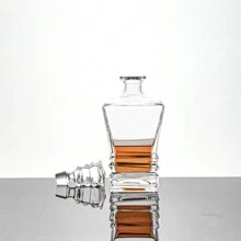 Bouteille de vin élégante de 900 ml avec 4 verres, ensemble de carafes à whisky de luxe, verrerie de design en cascade pour vin rouge, whisky, brandy, rhum, tequila, vodka, pour usage à la maison, en bar et en fête, cadeau pour père, mari, petit ami