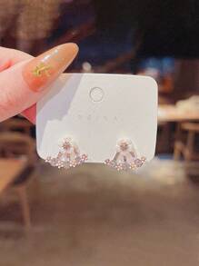 1 Piece Of Women's Pearl And Rhinestone Stud Earrings, Geometric Hollow Design, Alloy Material, Niche Design Earrings, Fashionable And Creative Jewelry, Suitable For Daily Wear By Women, Hoop Earrings, Women Earrings, Earrings Silver, Earrings Gold, Earrings Women, Exquisite Earrings Women Halloween