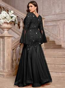 Vestido de fiesta de manga larga con cuello en V, encaje floral, inserciones de lentejuelas, malla de contraste y bajo de sirena para tallas grandes