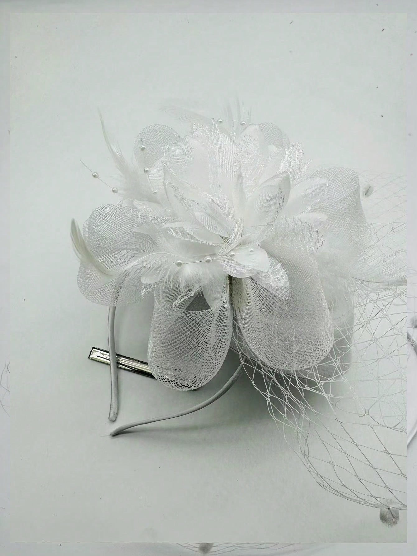 Mini-Zylinder Fascinator Mit Blume & Feder – Haarspange Für Damen – Burlesque, Hochzeit, Derby, Party