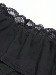 Damskie spodnie z koronką w jednolitym kolorze, z rozkloszowanym dołem i dopasowanym krojem, eleganckie i szykowne na wiosnę/lato