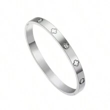 1-Piece Titanium Steel Bracelet, Mirror Polished, Vacuum Coated, Anti-Fading, Featuring A Four-Leaf Clover And Rhinestone, Fashionable Classic Design, Ideal For Daily Wear
