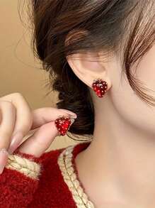 1 Pair Retro Cute Strawberry Design Earrings, Suitable For Women, Daily Wear Or Gift