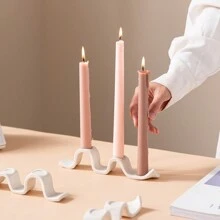 1 Stück weißer einzigartiger Keramik-Kerzenhalter im europäischen Stil, kreative Ornamente und Kunsthandwerk für Hochzeitstisch, Party, Wohnzimmer, Büro, Schlafzimmer, moderne Heim- und Bürodekoration, Tischdekoration, Raumdekoration, Dekoratives Geschenk, Heimdekoration, Blumenvase, Tischmittelpunkt