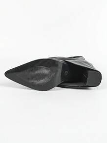 Sepatu bot selutut model slip-on dari kulit vegan dengan hak tebal, minimalis dan serbaguna. - Hitam - View 9