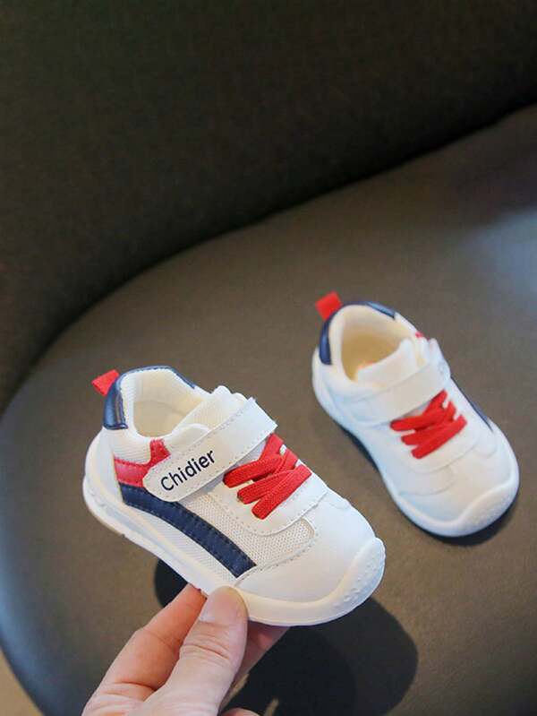 Nieuwe antislip zachte onderkant ademende mesh sneakers voor peuters, 1-4 jaar oude babyloopschoenen met klittenbandsluiting, modieus ontwerp voor jongens en meisjes, lente/herfst