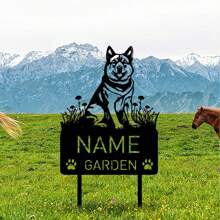 1 件个性化花园门牌号标牌、定制房屋地址标牌、定制美国秋田犬金属纪念花园桩、定制地址金属标牌、带树的地址标牌、前廊装饰、草坪安装金属地址牌