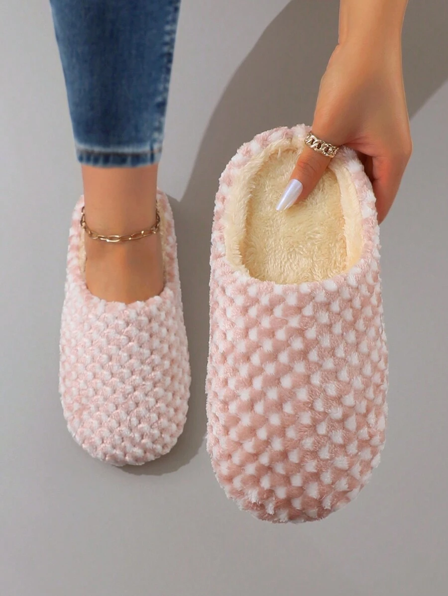 休闲简约波尔卡圆点毛茸茸轻便安静绒面革女士家居拖鞋 - 淺粉色 - 查看 1